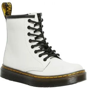 SOLD -  Dr. Marten’s Like NEW Boots “Zavala” Size 6 US
